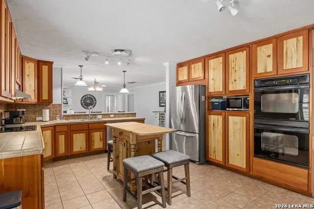 708 Mockingbird Lane Kerrville, TX 78028