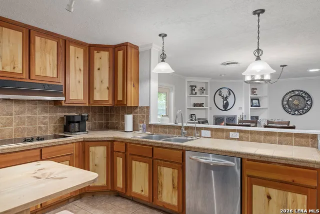 708 Mockingbird Lane Kerrville, TX 78028