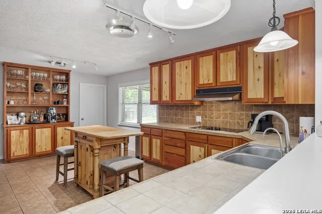 708 Mockingbird Lane Kerrville, TX 78028