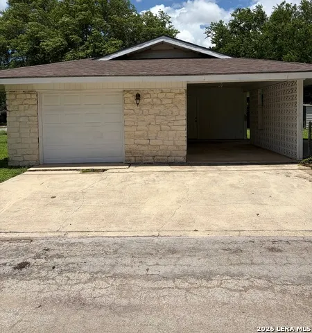 302 E Byrd Blvd Universal City, TX 78148