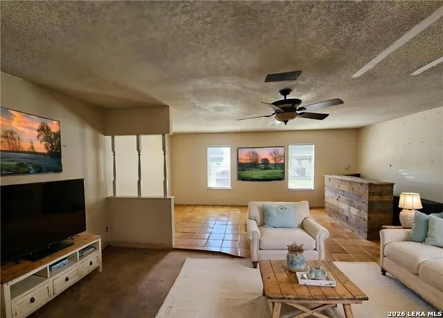 1648 EASTWOOD DR Seguin, TX 78155