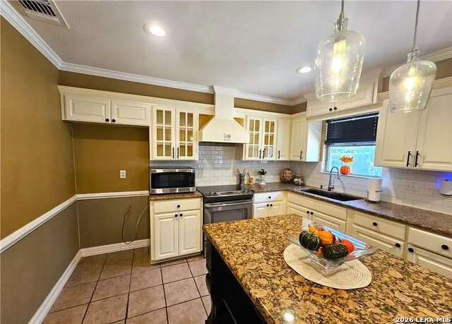 1648 EASTWOOD DR Seguin, TX 78155