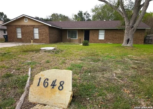 1648 EASTWOOD DR Seguin, TX 78155