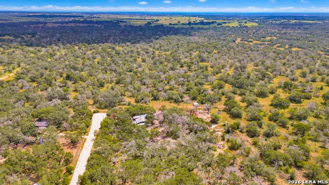 339 Shady Oaks Dr Floresville, TX 78114