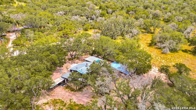 339 Shady Oaks Dr Floresville, TX 78114