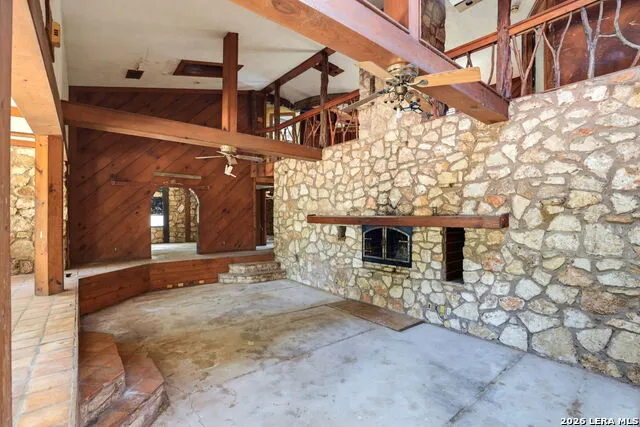 339 Shady Oaks Dr Floresville, TX 78114