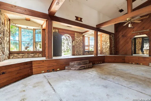 339 Shady Oaks Dr Floresville, TX 78114