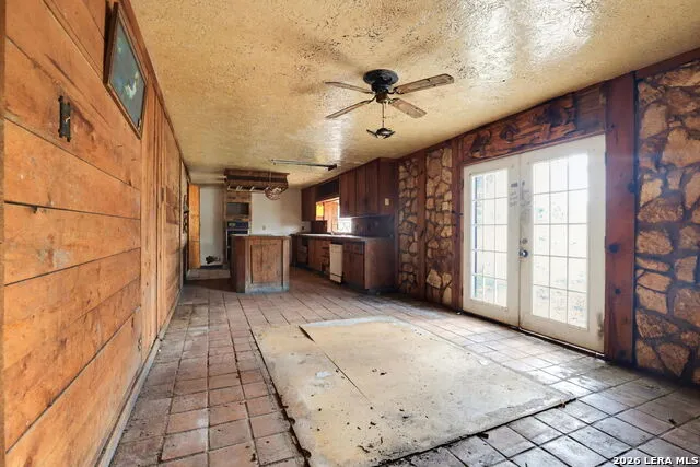 339 Shady Oaks Dr Floresville, TX 78114