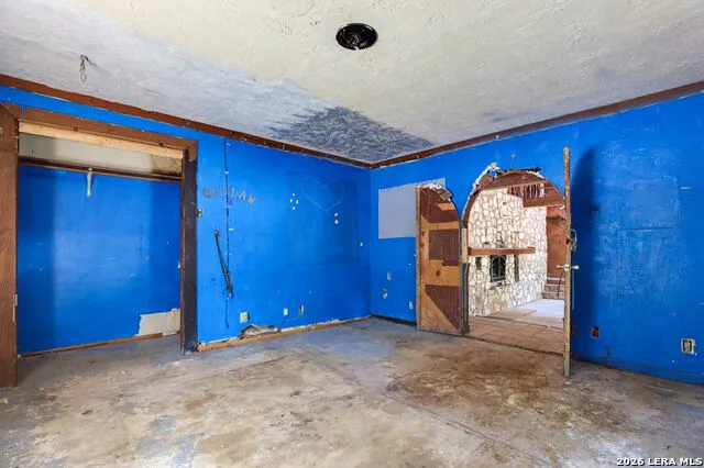 339 Shady Oaks Dr Floresville, TX 78114