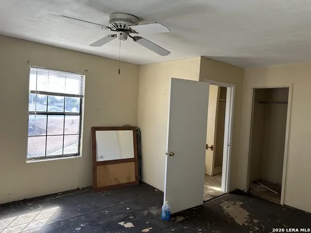 831 BRIGHTON San Antonio, TX 78211