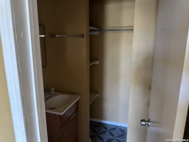 831 BRIGHTON San Antonio, TX 78211