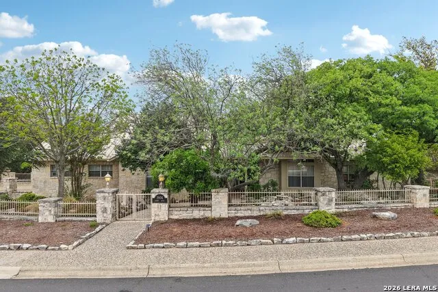 1904 SUMMIT RIDGE DR Kerrville, TX 78028