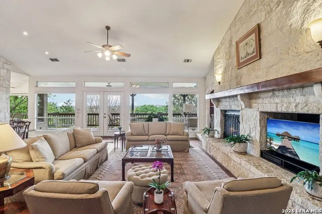 1904 SUMMIT RIDGE DR Kerrville, TX 78028
