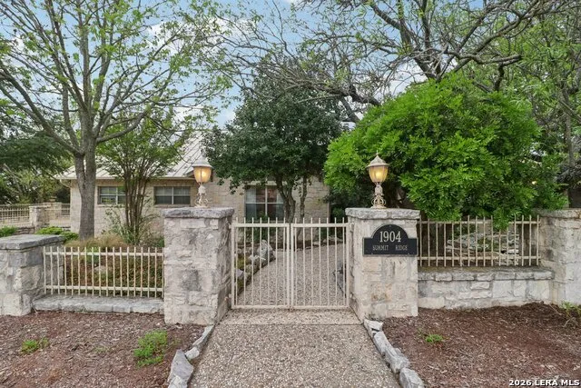 1904 SUMMIT RIDGE DR Kerrville, TX 78028