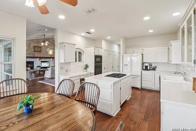 1904 SUMMIT RIDGE DR Kerrville, TX 78028