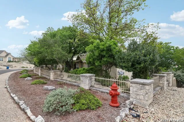 1904 SUMMIT RIDGE DR Kerrville, TX 78028