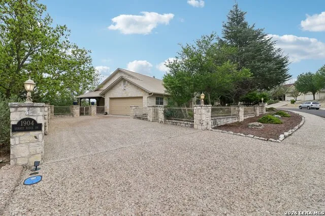 1904 SUMMIT RIDGE DR Kerrville, TX 78028