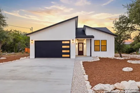 1210 Fernwood Rd