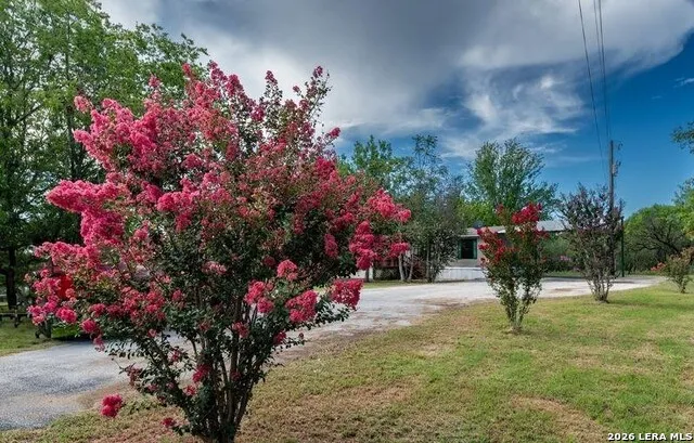 2113 Zion Hill Seguin, TX 78155