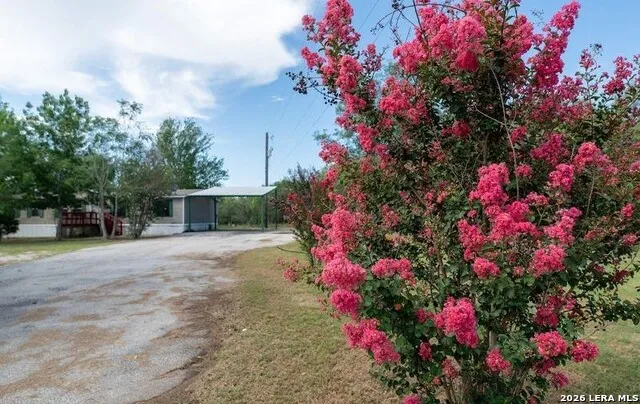 2113 Zion Hill Seguin, TX 78155