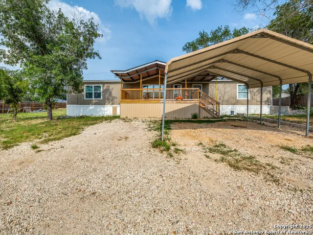 108 RIVER RUN DR Poteet, TX 78065