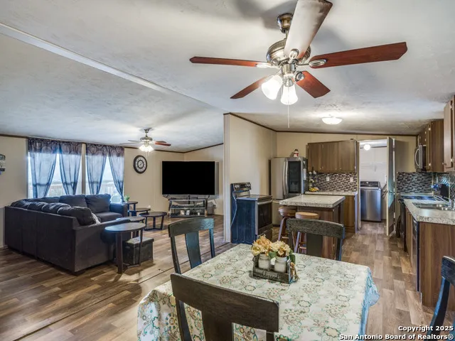 108 RIVER RUN DR Poteet, TX 78065