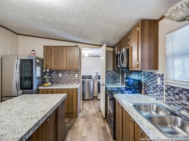 108 RIVER RUN DR Poteet, TX 78065