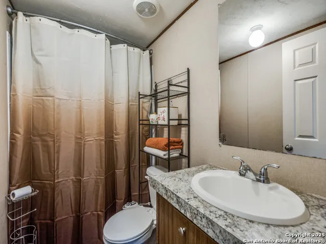 108 RIVER RUN DR Poteet, TX 78065