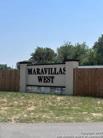 108 RIVER RUN DR Poteet, TX 78065