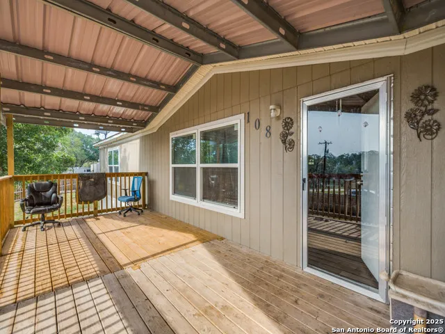 108 RIVER RUN DR Poteet, TX 78065