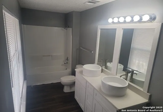 1127 Arrowhead San Antonio, TX 78245