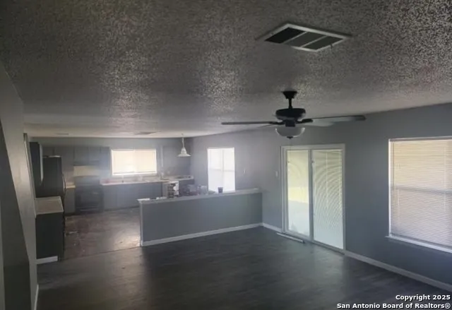 1127 Arrowhead San Antonio, TX 78245