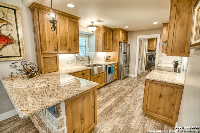 255 Thunder Creek Utopia, TX 78884
