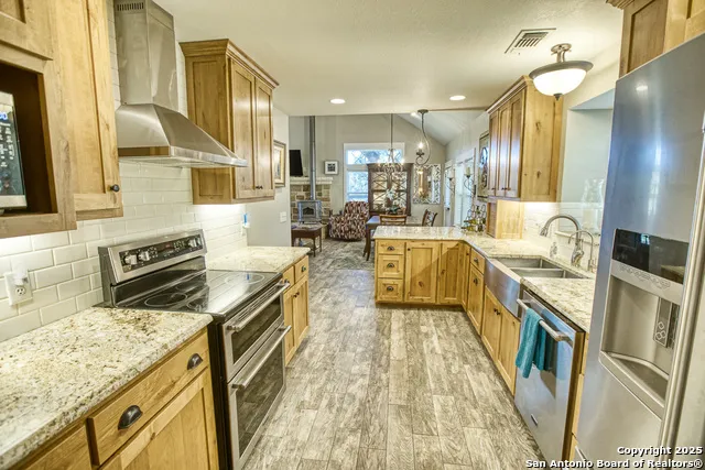 255 Thunder Creek Utopia, TX 78884