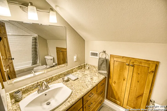 255 Thunder Creek Utopia, TX 78884