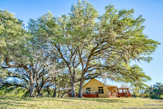 255 Thunder Creek Utopia, TX 78884