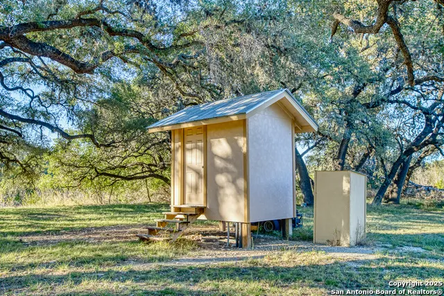 255 Thunder Creek Utopia, TX 78884
