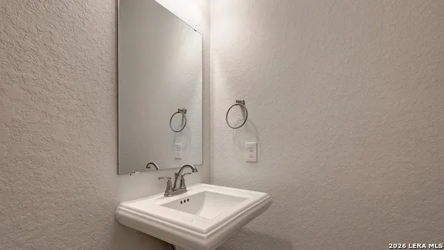 216 Mountain Oak Castroville, TX 78009