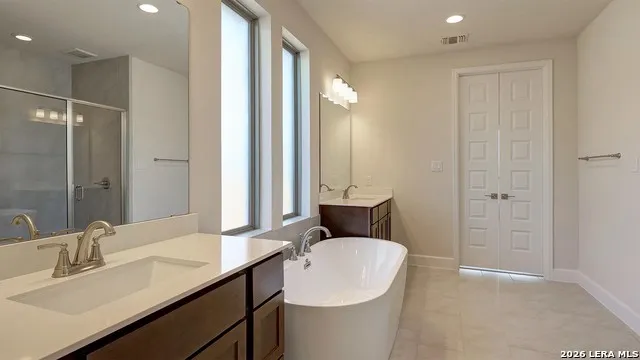 216 Mountain Oak Castroville, TX 78009