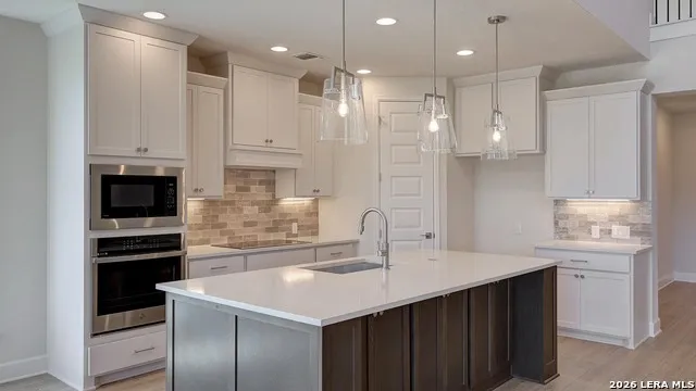 216 Mountain Oak Castroville, TX 78009