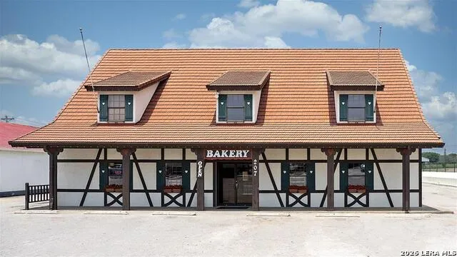 216 Mountain Oak Castroville, TX 78009