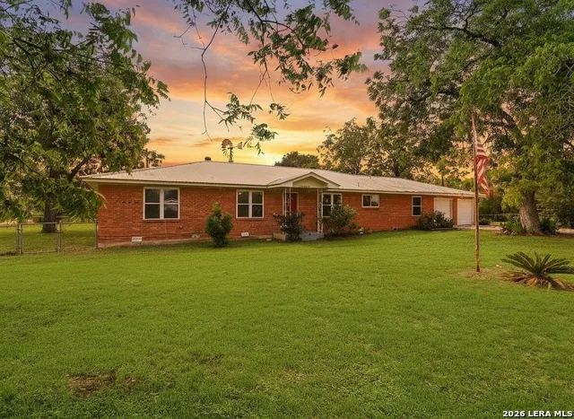 106 County Road 6611 Devine, TX 78016