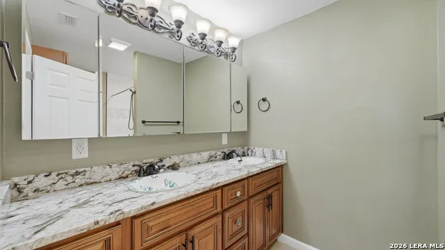 106 County Road 6611 Devine, TX 78016