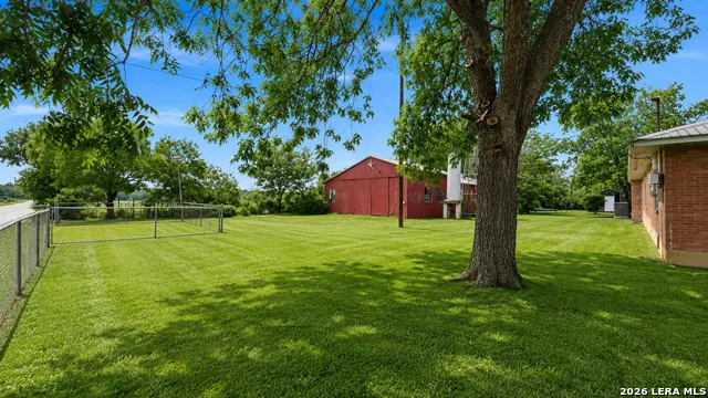106 County Road 6611 Devine, TX 78016