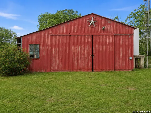 106 County Road 6611 Devine, TX 78016