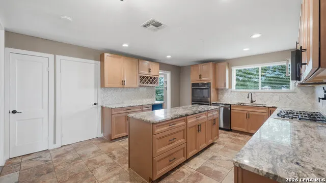 106 County Road 6611 Devine, TX 78016