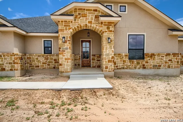 116 Hondo Ridge Dr La Vernia, TX 78121