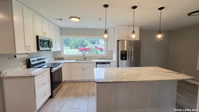 3019 Lakeview Canyon Lake, TX 78133