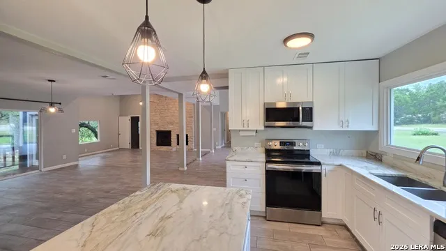 3019 Lakeview Canyon Lake, TX 78133