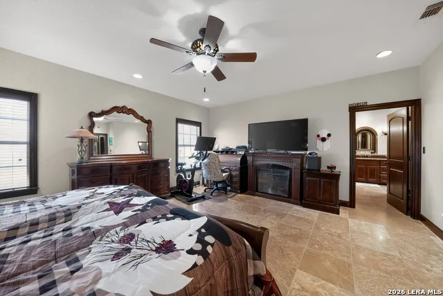 204 RED OAK LN Ingram, TX 78025